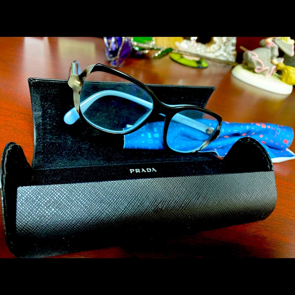 Women’s Prada glasses with case.